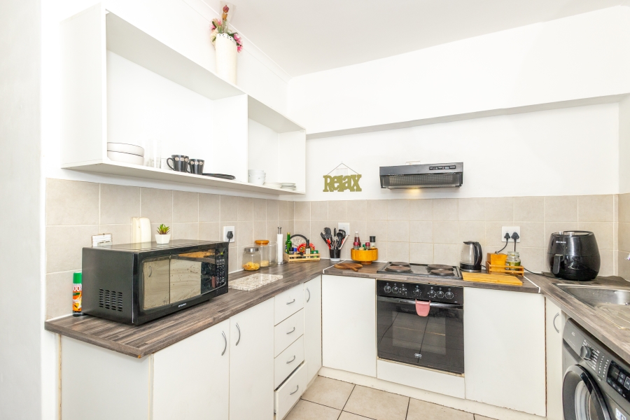 2 Bedroom Property for Sale in Uitzicht Western Cape